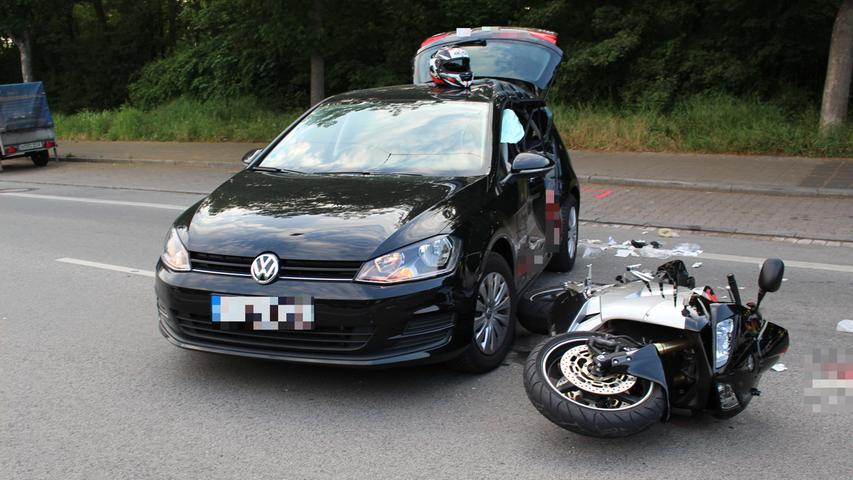 Tödlicher Unfall beim Ausparken in Nürnberg: Motorradfahrer stirbt
