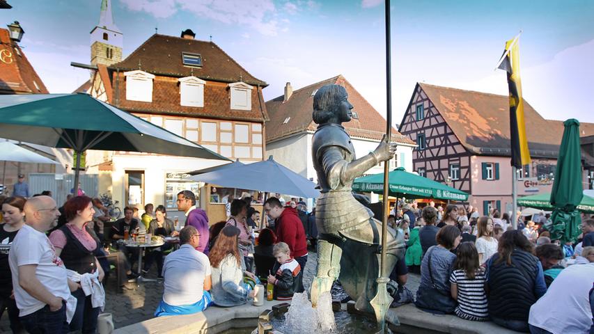 Impressionen vom 41. Altstadtfest in Herzogenaurach. Nach der Eröffnung folgte ein stimmungsvoller Abend auf dem Marktplatz.