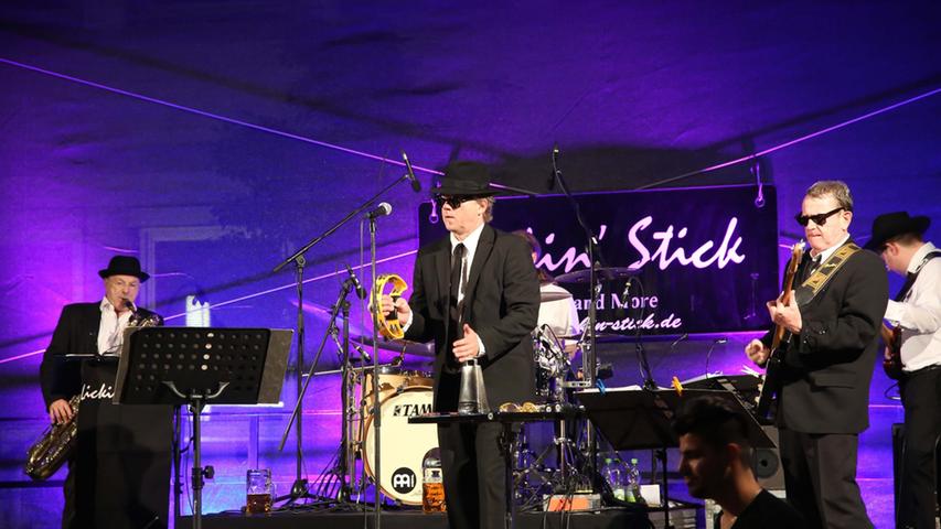 Altstadtfest. Bekannte Vorbilder: Die Funk- und Rhythm and Blues-Show von "Lickin' Stick" im Schlosshof.