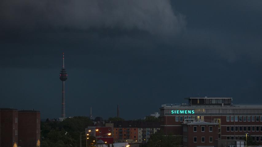 Hagel, Starkregen und Blitze: Unwetter wütet über Franken