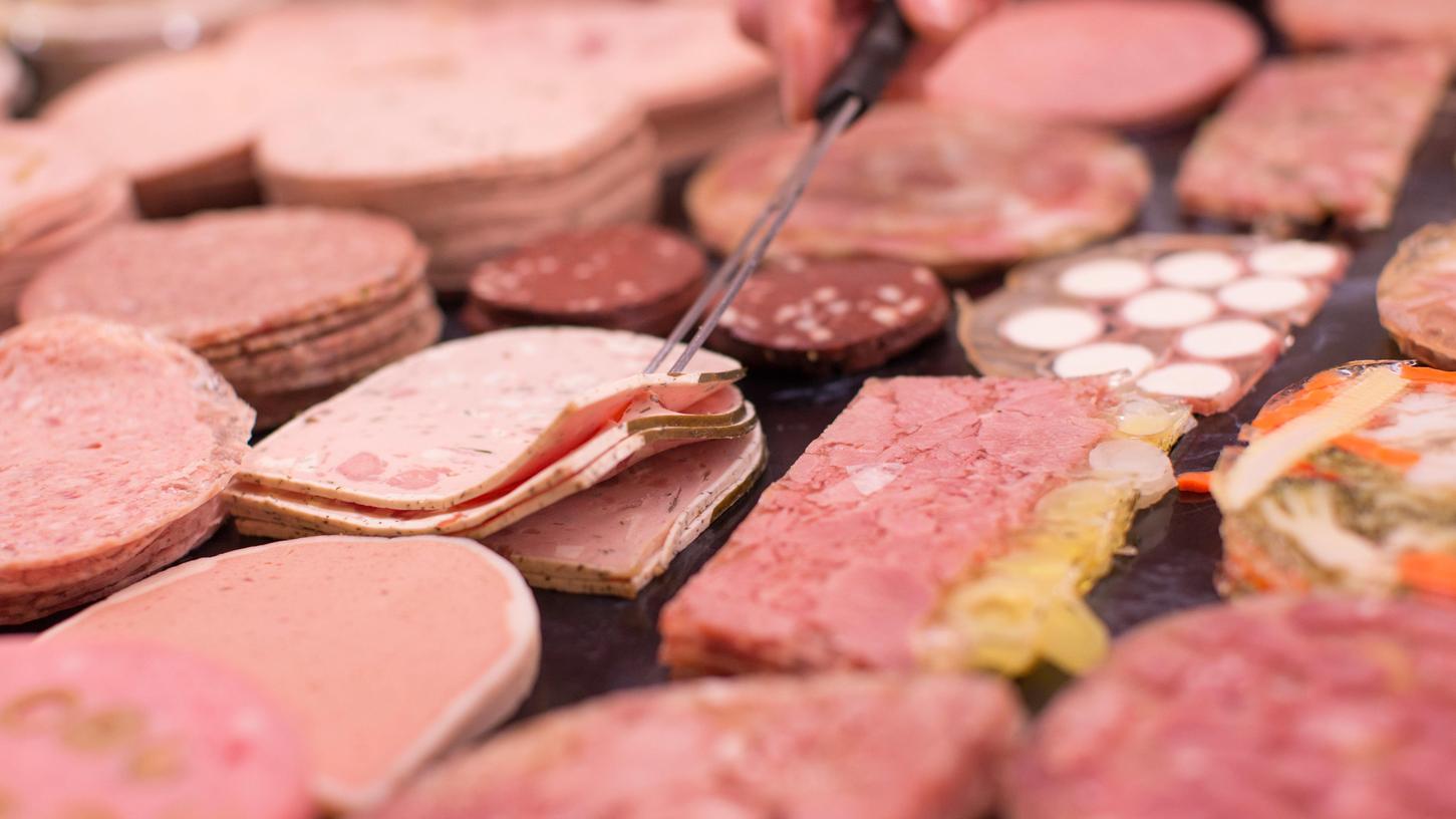 Die Firma Sieber aus Geretsried hat mehr als 200 Fleisch- und Wurstprodukte zurückgerufen. Auch vegetarische Erzeugnisse sind betroffen.