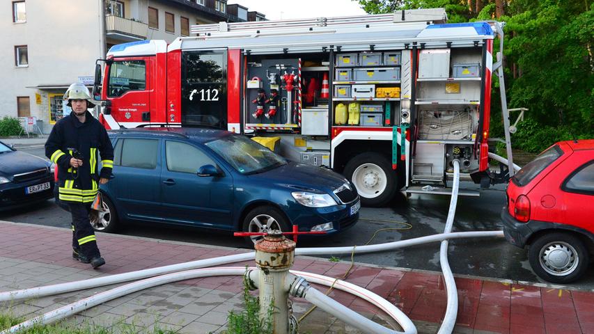 Wohnungsbrand in Erlangen: Bewohnerin von Nachbarn gerettet
