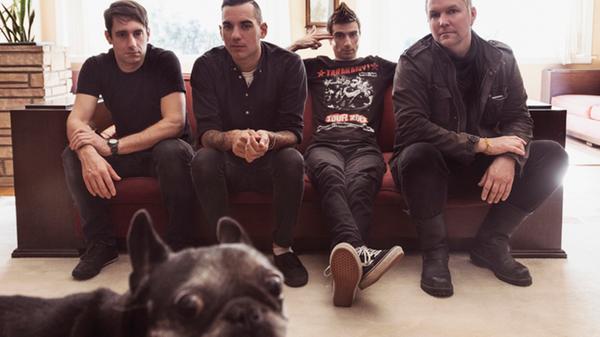 Die Jungs von Anti-Flag liefern Punk-Musik aus den Staaten. Bei den Jungs finden sich Hardcore-lastige Ohrwürmer, aber auch Polit-Hymnen. Pogo-Party garantiert!