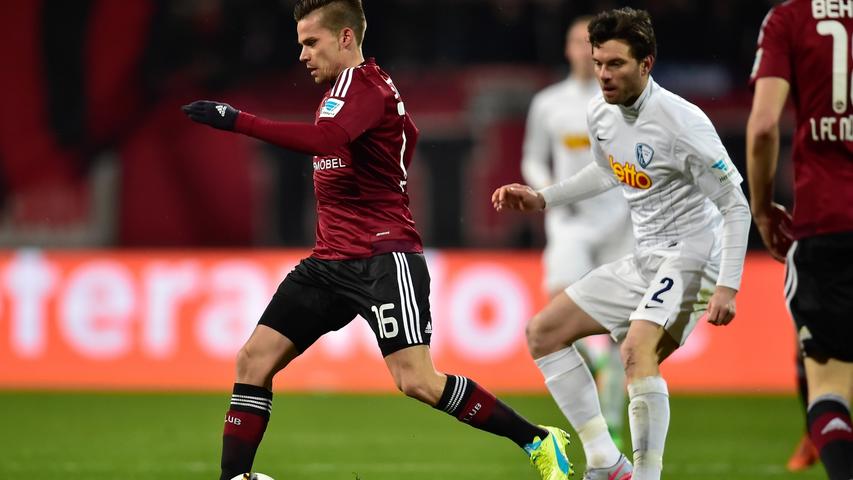 Der zuvor schon beim Erzrivalen Fürth beschäftigte Zoltan Stieber wurde während seiner Zeit beim Club sogar zur ungarischen Nationalmannschaft berufen. So wirklich überzeugen konnte der Rechtsaußen in Nürnberg aber nicht. Keiner seiner nur sechs Einsätze im Club-Trikot ging über die volle Spielzeit, der Höhepunkt dieser 252 Minuten war gleichzeitig auch ein kleiner Tiefpunkt: Im Spiel gegen Kaiserslautern markierte der ballgewandte Magyare in der 88. Minute den 2:1-Siegtreffer für den Club, sah aber kurz darauf - obwohl so gut wie möglich in der Nürnberger Jubeltraube versteckt - die Gelb-Rote Karte wegen Trikotausziehens. Der zuvor schon beim Erzrivalen Fürth beschäftigte Zoltan Stieber wurde während seiner Zeit beim Club sogar zur ungarischen Nationalmannschaft berufen. So wirklich überzeugen konnte der Rechtsaußen in Nürnberg aber nicht. Keiner seiner nur sechs Einsätze im Club-Trikot ging über die volle Spielzeit, der Höhepunkt dieser 252 Minuten war gleichzeitig auch ein kleiner Tiefpunkt: Im Spiel gegen Kaiserslautern markierte der ballgewandte Magyare in der 88. Minute den 2:1-Siegtreffer für den Club, sah aber kurz darauf - obwohl so gut wie möglich in der Nürnberger Jubeltraube versteckt - die Gelb-Rote Karte wegen Trikotausziehens.