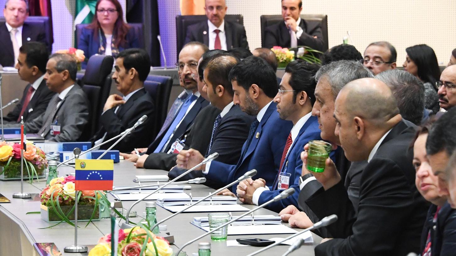 Die Vertreter der OPEC-Staaten sowie der EZB-Rat kommen am Donnnerstag zu einem Treffen in Wien zusammen. Die Vertreter der OPEC-Staaten sowie der EZB-Rat kommen am Donnnerstag zu einem Treffen in Wien zusammen.