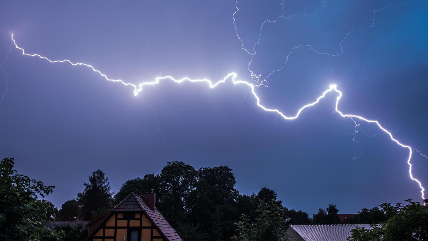Nach Blitzeinschlag in Cadolzburg: Wie man sich schützen kann