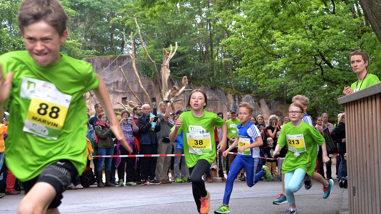 Und ab: Auch jüngere Läufer gaben bei der Premiere des Tiergartenlaufs ordentlich Gummi.