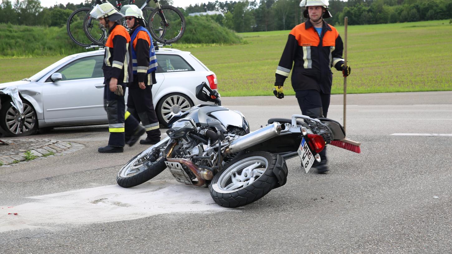 Pleinfeld: Motorradfahrer bei Unfall schwer verletzt