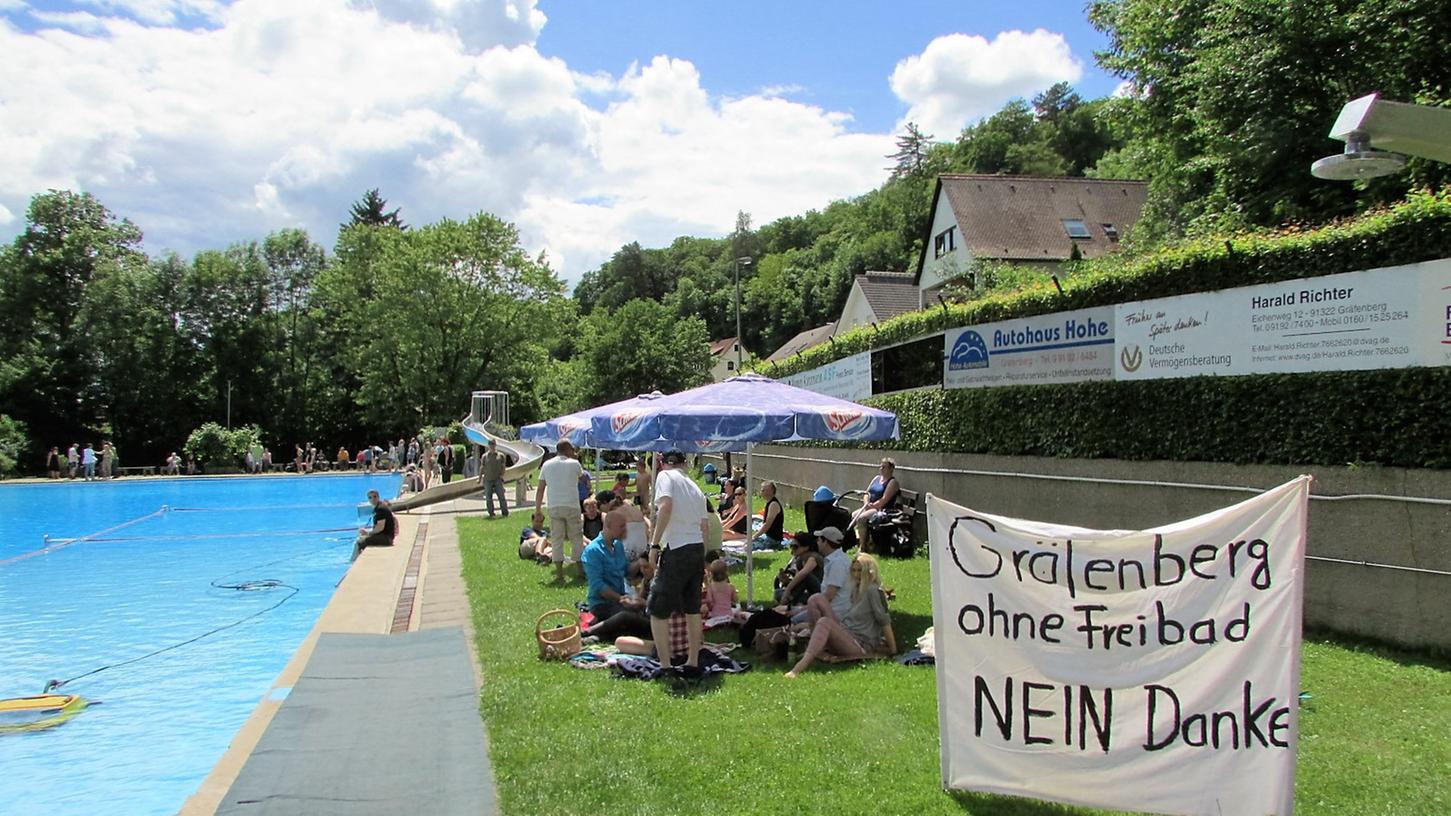 Gräfenberger protestieren für Erhalt ihres Freibades