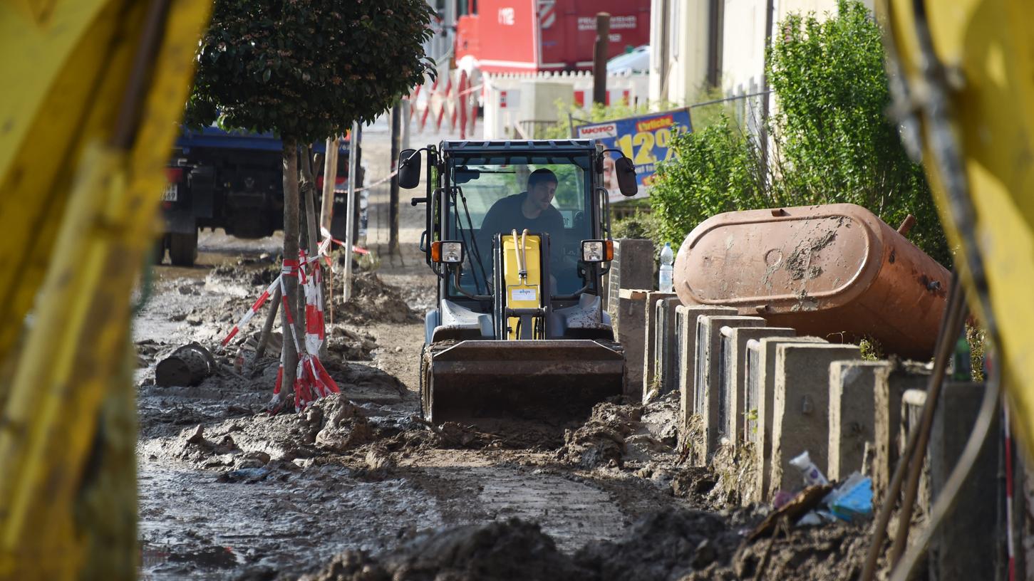 Nach dem Unwetter der letzten Tage gehen nun die Aufräumarbeiten los. Viele Bewohner stehen vor den Trümmern ihrer Existenz Nach dem Unwetter der letzten Tage gehen nun die Aufräumarbeiten los. Viele Bewohner stehen vor den Trümmern ihrer Existenz