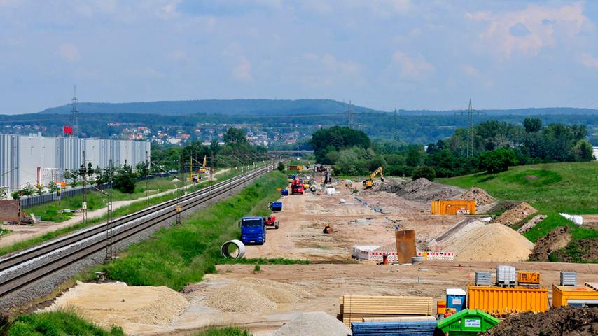 Jetzt aber zum Streckenabschnitt der alle Bewohner der Landkreise Erlangen-Höchstadt, Forchheim und Bamberg interessieren dürfte: Die Ausbaustrecke Nürnberg–Ebensfeld mit einer Länge von 82 Kilometern. 