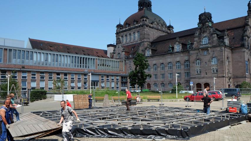 Kunstbrunnen wird auf dem Richard-Wagner-Platz aufgebaut