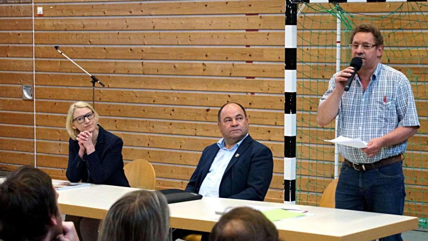 Drei Kandidaten wollen auf Seukendorfer Bürgermeisterstuhl