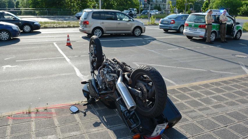 Wöhrder Talübergang: Motorradfahrer kracht ungebremst in Audi