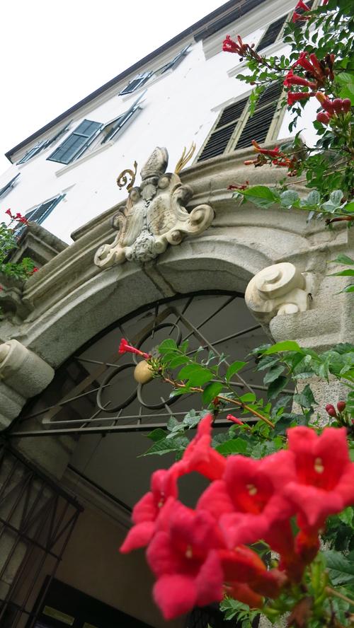 Kloster Neustift bei Brixen, das Eingangsportal.   