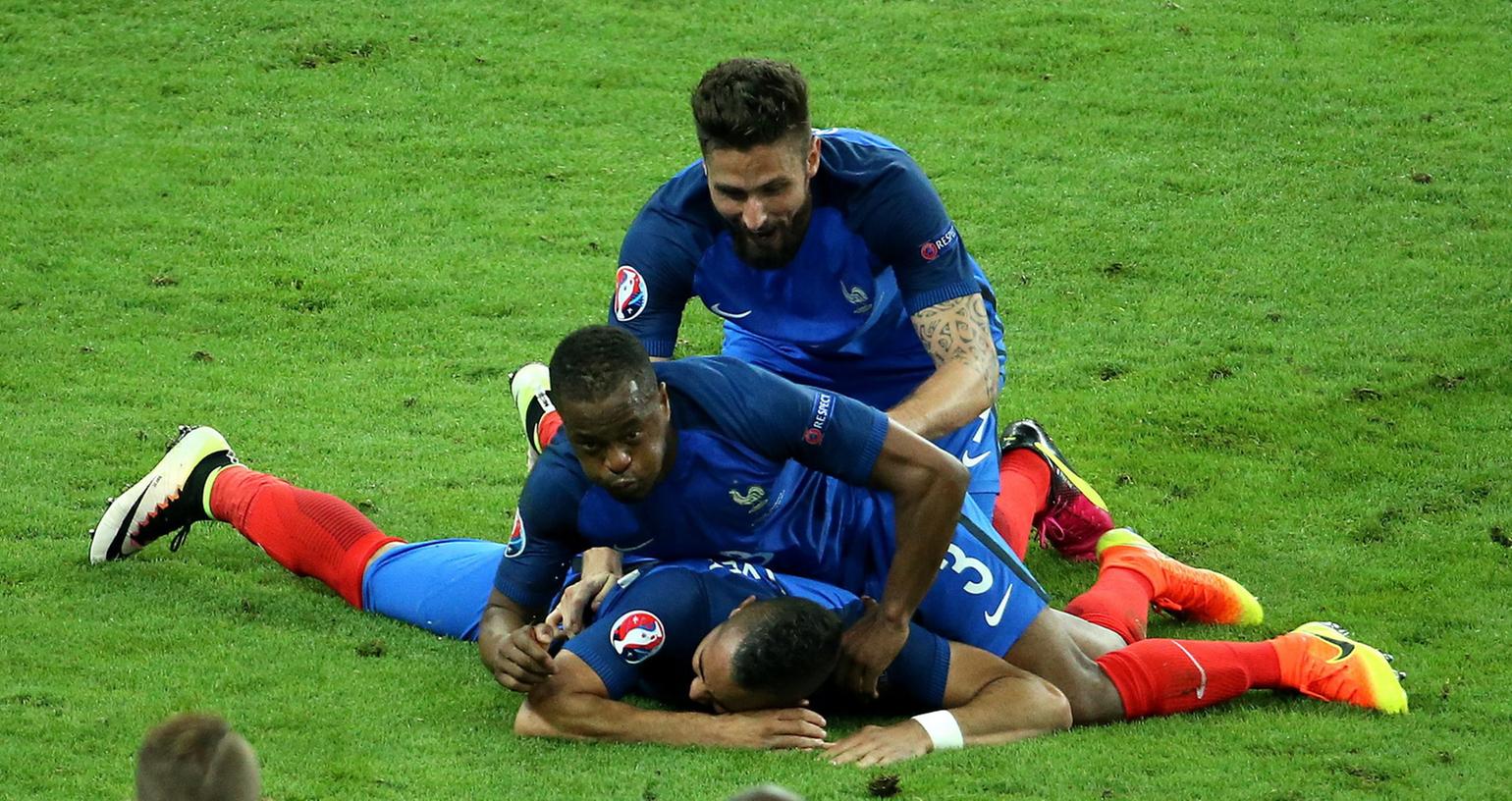 Es war schwer umkämpft: Am Ende gewann Frankreich den Auftakt gegen Rumänien dank eines Traumtores von Payet.