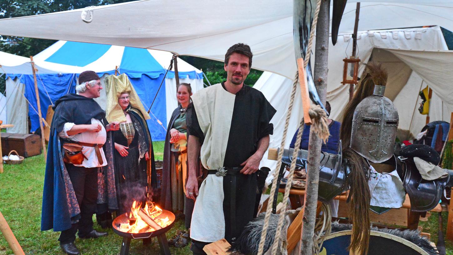 Das Lager auf der Schanze ist das Herzstück des mittelalterlichen Lebens während des Neumarkter Altstadtfestes.