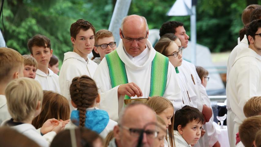 FOTO: Andreas Brandl..MOTIV: Drei-Türme-Fest der Pfarreiengemeinschaft..Pfarrer  Helmut Hetzel..