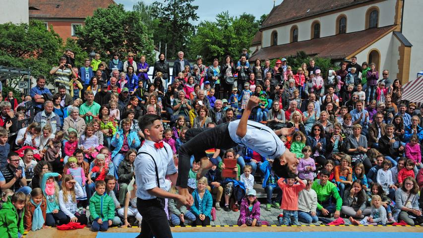 Kunterbunt und akrobatisch: Das NN-Kinderland in Neumarkt