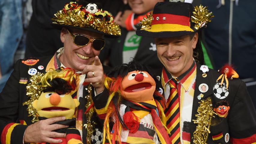 Die Fans der DFB-Auswahl unterstützen ihr Lieblingsteam in Lille mit guter Laune und Erfindungsreichtum. Modisch hochwertig und detailverliebt - solche Schlachtenbummler braucht es!