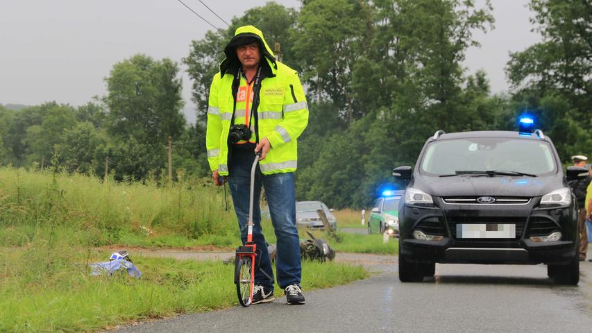 Tod im Regen: 16-jähriger Biker prallt gegen Wasserdurchlauf