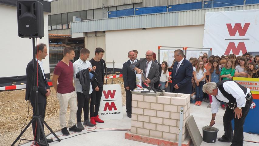 Treuchtlingen: Grundsteinlegung für den Neubau der Senefelder-Schule