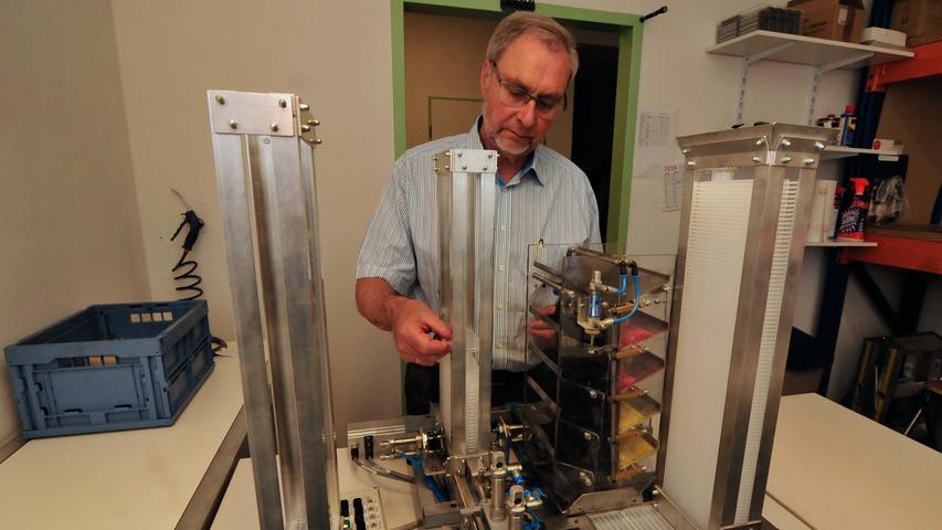 Viele Maschinen, mit denen produziert wird, hat der Tüftler Gerhard Möck selbst erfunden.
