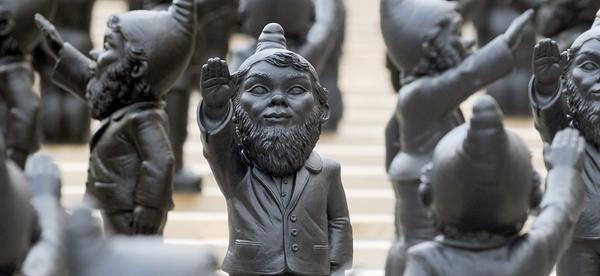 Auch diesmal war vielerorts die typisch abwehrende, rassistische Haltung zu beobachten, die sich im Gedanke "Die Seuche haben die anderen" (etwa "die Chinesen") zusammenfassen lässt. Am Anfang steht meist die Annahme, die Infizierten seien anders als man selbst und die Seuche keine Gefahr. Erst später - und vielleicht zu spät - wird bemerkt, dass die Infektionskrankheit näher rückt.