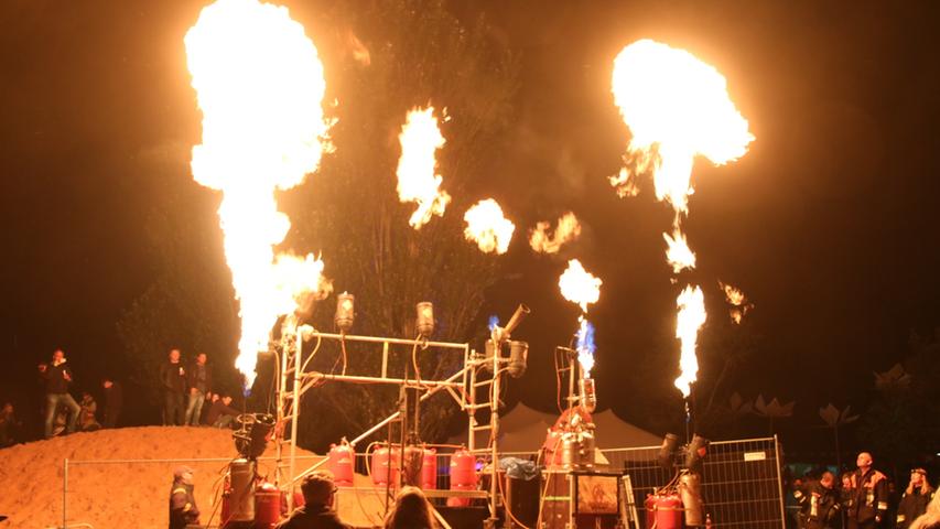 Die Nacht wird zum Tag: Elektro-Fans feiern beim Burning Beach 2016