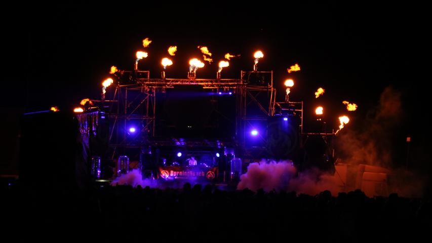 Die Nacht wird zum Tag: Elektro-Fans feiern beim Burning Beach 2016