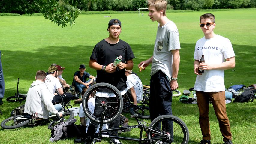 Tolle Tricks mit Scooter, Skateboard und BMX