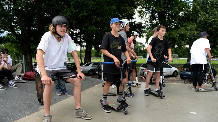 Tolle Tricks mit Scooter, Skateboard und BMX