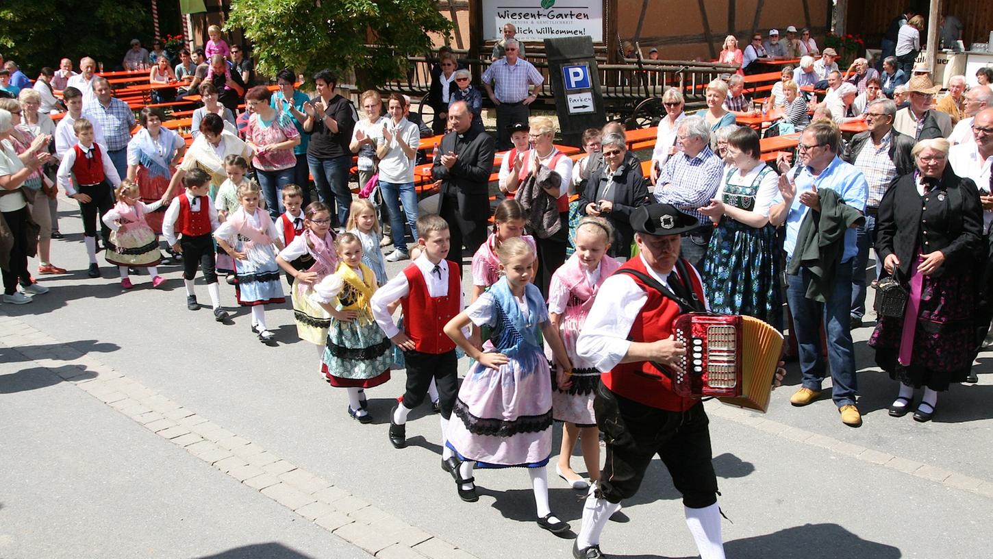 In Forchheim wurde das ganze Wochenende gefeiert, auch die Kindertanzgruppe Leutenbach war dabei.