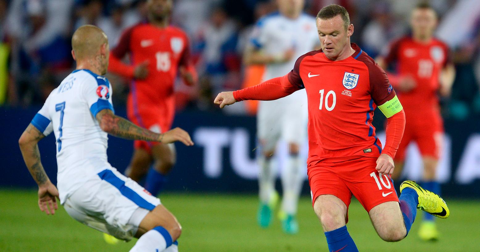 Zunächst nicht auf dem Feld: Wayne Rooney konnte die Engländer nach seiner Einwechslung nicht vor dem 0:0 bewahren.