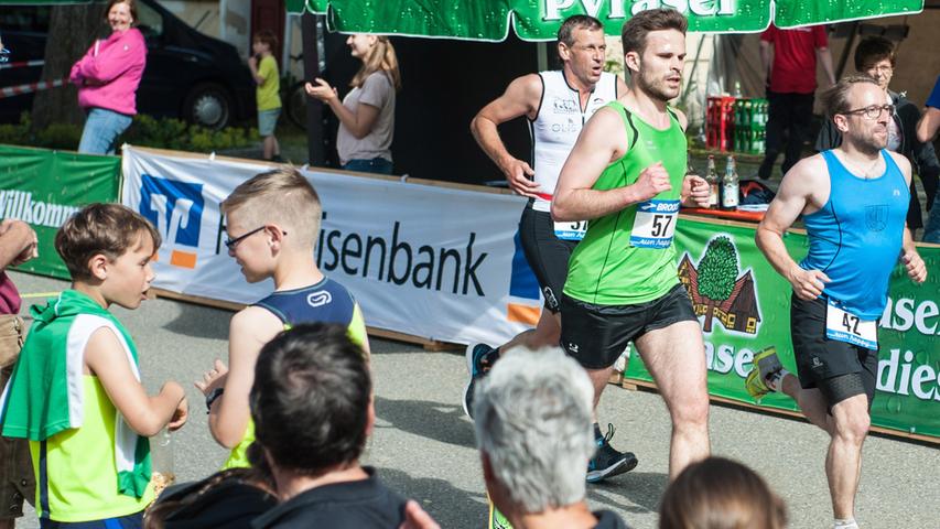 Mehr als 60 Läufer waren auf beim 6. Thalmässinger Marktlauf auf der Strecke.