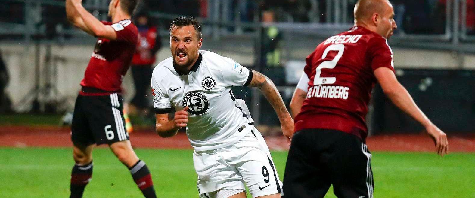 Haris Seferovic rettete die Eintracht durch sein Tor in der Relegation gegen den Club. Der Schweizer Angreifer bringt sich nun bei Ligakonkurrent Borussia Dortmund ins Gespräch.