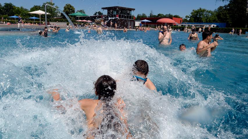 Erlanger Badespaß: Sonne und Wasser satt im Röthelheimbad