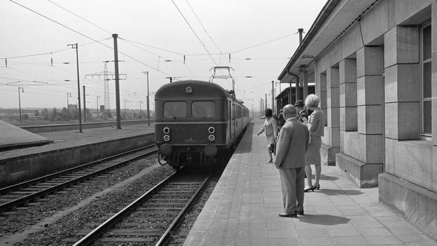 Nürnberg will um jeden Preis eine Untergrundbahn bauen. Langwasser besaß schon einen Bahnhof. <a href=http://www.nordbayern.de/region/nuernberg/25-juni-1966-wie-fahrt-nurnberg-am-besten-1.5294478
 > Hier geht es zum Artikel vom 25. Juni 1966: Wie fährt Nürnberg am besten?.