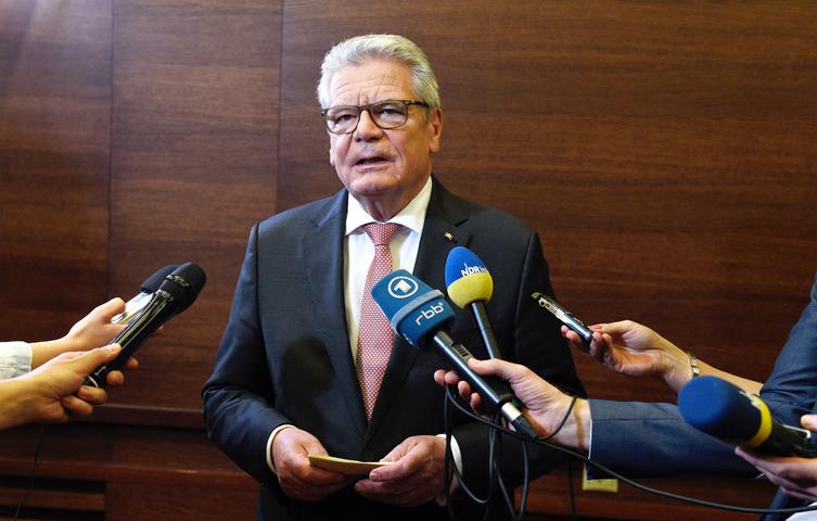 Bundespräsident Joachim Gauck hat sich betroffen über das britischen Votum für einen Austritt aus der EU geäußert. "Viele gute Europäer haben heute traurige Gefühle", sagte Gauck am Freitag.