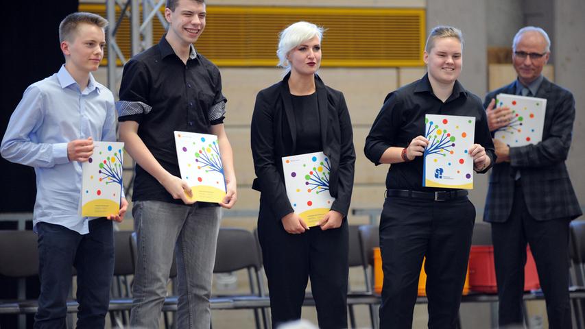 Gymnasium Herzogenaurach krönt seine Abiturienten