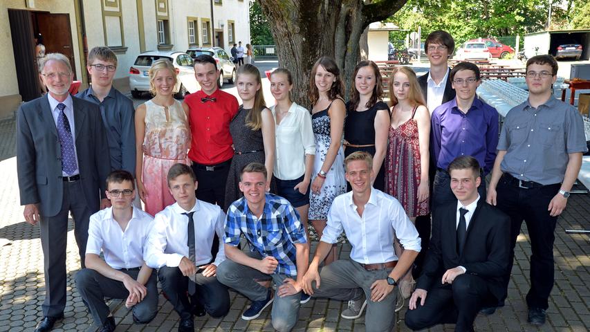 50 der insgesamt 139 Absolventen des Ehrenbürg-Gymnasiums Forchheim haben ihr Abitur mit einer Eins vor dem Komma abgeschlossen. Das feierten die Absolventen, ihre Eltern und Lehrer am Freitagnachmittag in der Jahnhalle.