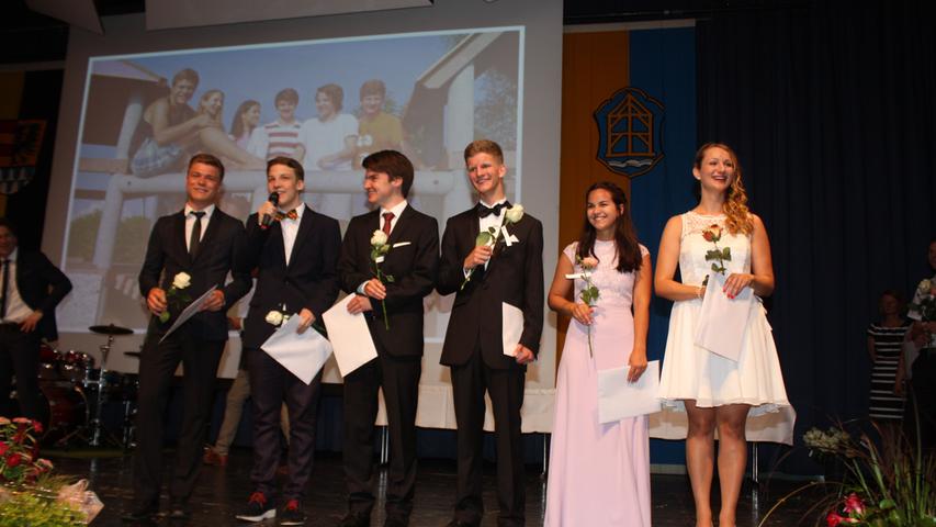 "Nie wieder Schule": Die Abiturienten des Simon-Marius-Gymnasiums feierten den erfolgreichen Abschluss ihrer Schullaufbahn ausgiebig in der Stadthalle