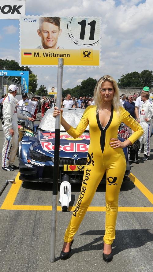 Das Grid-Girl von Marco Wittmann (BMW Team RMG) kann sich sehen lassen.