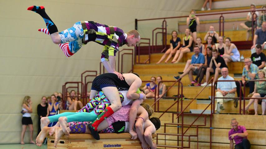 Spektakuläres Sportakulum: Akrobatisches Schaulaufen der Erlanger Vereine