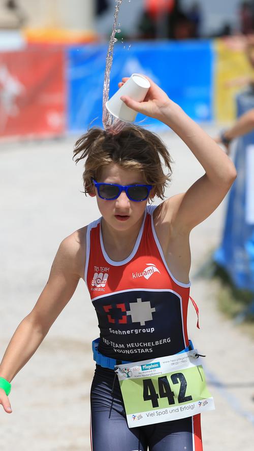 Schwimmen, radeln, rennen: Die Jugend schwitzt beim Rothsee Triathlon