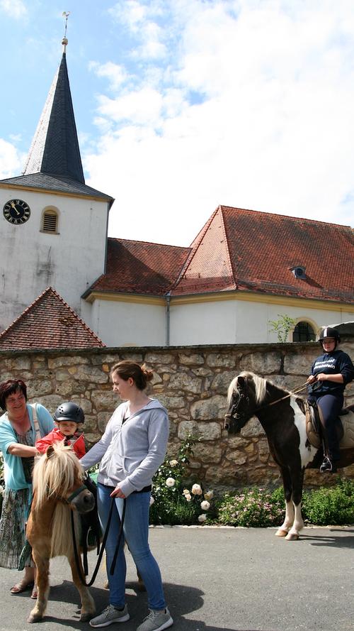 Festumzug für Pferdefans: Der Stephanusritt in Moggast