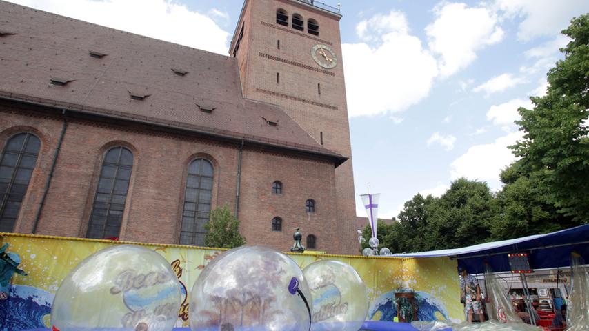 Zwischen Kunst und Karussell: Kärwa-Treiben in St. Johannis