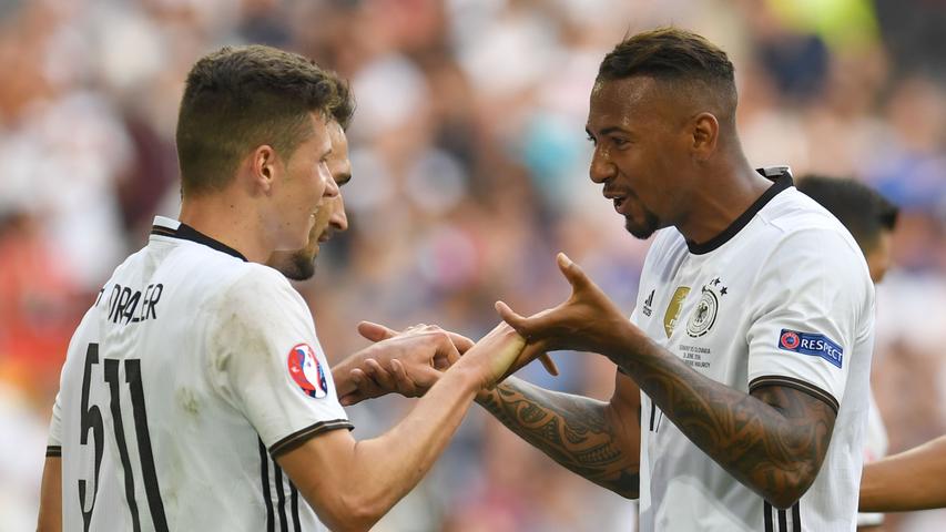 Die deutsche Nationalmannschaft ist am Sonntagabend ins Viertelfinale der Fußball-Europameisterschaft in Frankreich eingezogen. Das Team von Trainer Joachim Löw gewann gegen die Slowakei souverän mit 3:0. Die Tore erzielten Jerome Boateng, Mario Gomez und Julian Draxler.