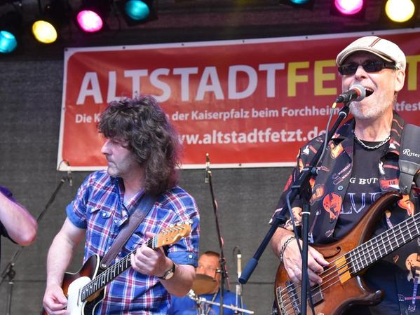 AltstadtFETZT: Musikalischer Genuss trotz Regenguss
