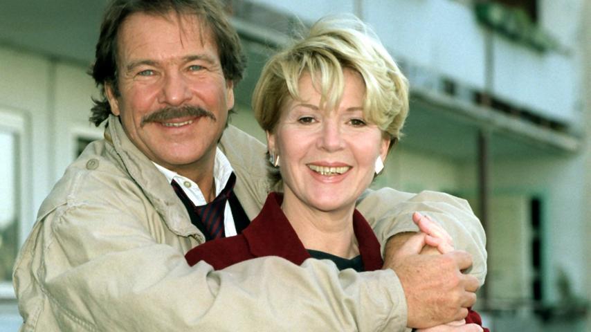 In der neunten Folge der eigenständigen Schimanski-Reihe stand George mit Christiane Hörbinger vor der Kamera. Das Bild zeigt die beiden am Kölner Set von "Schimanski muss leiden" im Jahr 2000.